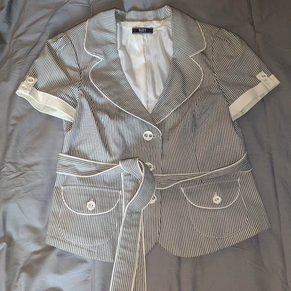 Gently Used B&W Blazer - Picture 1 of 4